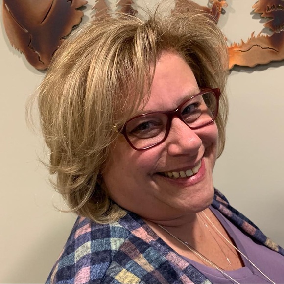 Meet your Posher, Laura - Picture 1 of 1